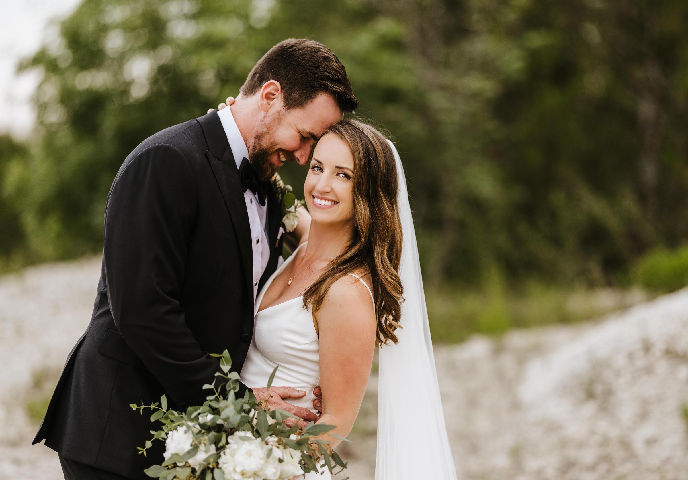 bride and groom wedding photo stone crest venue